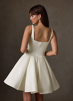 Azazie Zelina Vestidos de novia Vestido de Crema de Satén de Corte en A con Escote de Corazón image2