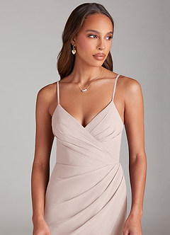 Azazie Maci Vestidos de damas de honor Vestido de Pétalo De Rosa de Gasa de Corte Recto con Plisado image5