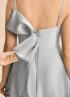 Azazie Isolde Junior A라인 주름진 스트레치 새틴 플로어 길이 주니어 신부 들러리 드레스 image6