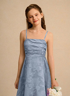 Azazie Pebbles Junior Formal Blumenmädchenkleider A-Linie Plissee Blumen-Burnout Kleid Staubblau image2