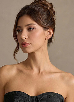 front Złote kolczyki z łańcuszkiem