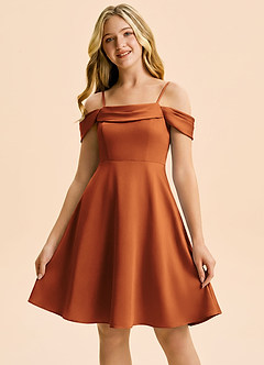 Azazie Anselie Junior Robe Trapèze en Satin extensible Épaules dénudées Cannelle image5