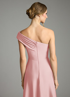 Azazie Melanie Robes de demoiselle d'honneur Robe Trapèze en Satin extensible Épaule décolletée Rose Poudré image2