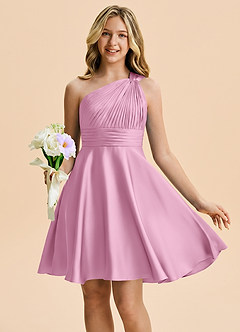 Azazie Charlize Junior Vestido Rosa Caramelo de Satén Elástico de Corte en A con Plisado image1
