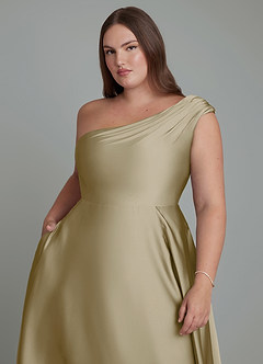 Azazie Melanie Vestidos de damas de honor Vestido Musgo Verde de Satén Elástico de Línea A con Hombros descubiertos image12