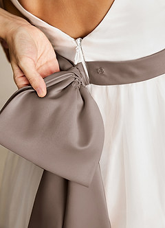 Azazie Lea vestidos de niña de las flores Vestido de Gris Pardo de Tul de Corte En A con Tirante Espagueti image5