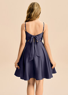 Azazie Miko Junior Vestido de Tormenta de Satén Elástico de Corte en A con Plisado image2