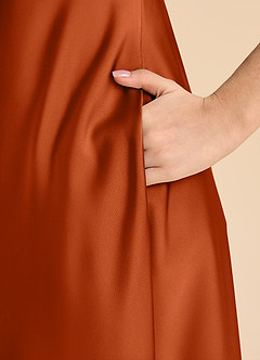 Azazie Sissy Junior Robe Trapèze en Satin extensible Épaule décolletée Orange Brûlée image7