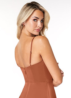 Azazie Elma Vente finale Robe Trapèze en Satin extensible Fente Latérale Rose De Cèdre image6