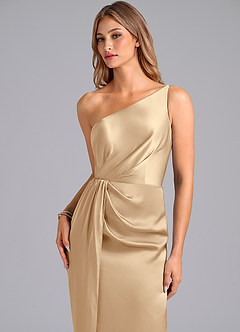 Azazie Naria Robes de demoiselle d'honneur Robe Fourreau en Satin extensible Ue épaule Champagne image7