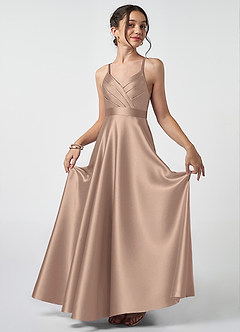 Azazie Avelina Junior Robe Trapèze en Satiné métallisé Plissée Taupe image1