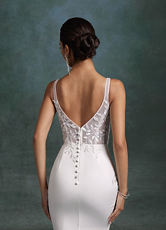 Azazie Sabrina Vestidos de novia Vestido Diamante Blanco de Satén con cara trasera de crepé de Corte Sirena image7