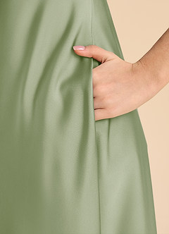 Azazie Sissy Junior Robe Trapèze en Satin extensible Épaule décolletée Vert Sauge image7