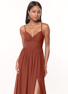 Azazie Zeya Robes de demoiselle d'honneur Robe Trapèze en Mousseline de soie Col V plissé Auburn image5