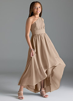 Azazie Mathilda Junior Robe Trapèze en Mousseline de soie Plissée Taupe image3