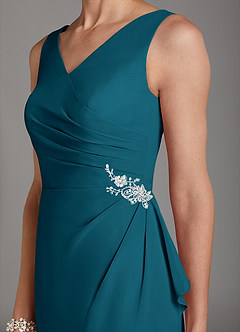 Azazie Saturn Mère de la mariée Robes Robe Fourreau en Mousseline de soie Col V plissé Bleu Encre image6