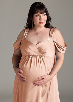 Azazie Rhea Abiti da damigella d'onore premaman Abito A-Line Plissettato a Spalla Scoperta Raso Elasticizzato Floor-Length image12