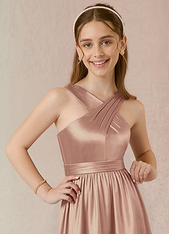 Azazie Jiya Junior Abito A-Line in Raso Metallizzato Plissettato Rosa Inglese image3