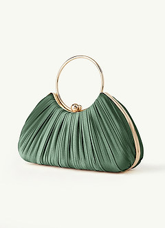 front Conjunto de sandalias de tacón bajo y bolso plisado a juego, en satén metalizado.