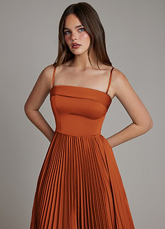 Azazie Mariana Robes de demoiselle d'honneur Robe Trapèze en Satin extensible Plissé Cannelle image2