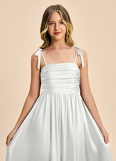 Azazie Jayden Junior Vestido Blanco de Satén Elástico de Corte en A con Plisado image6