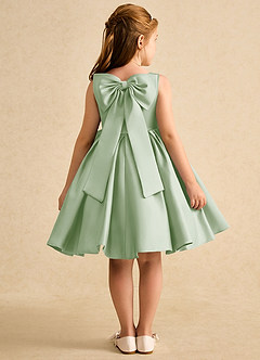 Azazie Jessie Robe Demoiselle D'honneur Fillette Robe Trapèze en Mat Satiné Arc Vert Sauge image1