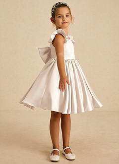 Azazie Tootsie Robe Demoiselle D'honneur Fillette Robe Trapèze en Mat Satiné Arc Albâtre Blanc image4