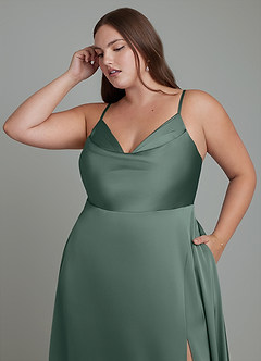 Azazie Sarella Robes de demoiselle d'honneur Robe Trapèze en Satin extensible Plissé Mousse De Mer image9