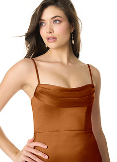 Azazie Liv Vestidos de damas de honor Vestido de Cobre de Satén Metálico de Corte Recto Convertible con Vestidos sin tirantes image2