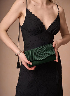 front Farblich passendes Set aus Sandalen und Clutch aus Metallic-Satin