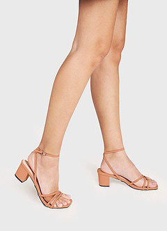 front Sandálias de salto bloco com tiras cruzadas