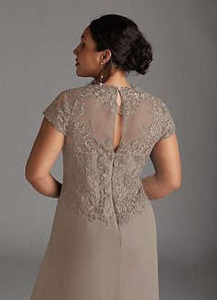Azazie Junie Mère de la mariée Robes Robe Trapèze en Mousseline de soie Dentelle Taupe image3
