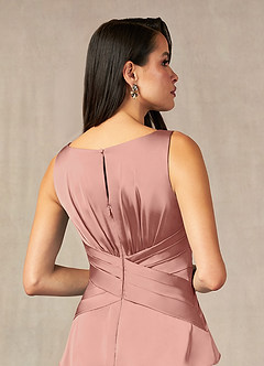 Azazie Viola vestidos de madre de la novia Vestido de Rosetón de Satén Elástico de Corte En A con Plisado image4