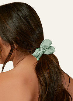 front Farblich passendes Brautjungfern-Scrunchie-Set aus Stretch-Satin in Übergröße
