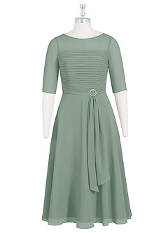 Azazie Naomi Abiti per la Madre della Sposa Abito A-Line in Chiffon Plissettato con Scollo a Barca Salvia Argentata image7