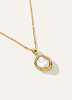 front Irregular Frame Pearl Necklace