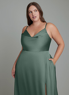 Azazie Sarella Robes de demoiselle d'honneur Robe Trapèze en Satin extensible Plissé Mousse De Mer image8