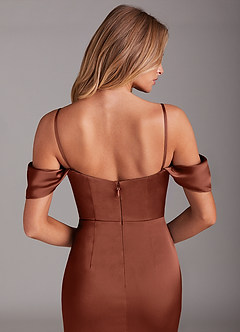 Azazie Saige Jurken voor bruidsmeisjes Jurk van Stretch Satijn met Kolom Off the Shoulder Klei image8