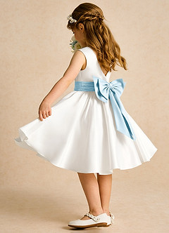 Azazie Sosie Robe Demoiselle D'honneur Fillette Robe Trapèze en Mat Satiné Plissée Ivoire Bleu Ciel image4