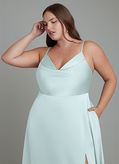 Azazie Sarella Robes de demoiselle d'honneur Robe Trapèze en Satin extensible Plissé Verre De Mer image9