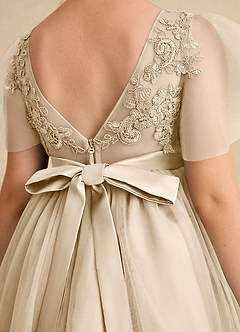 Azazie Queenie Robe Demoiselle D'honneur Fillette Robe Trapèze en Dentelle Champagne image6
