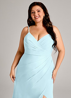 Azazie Maci Robes de demoiselle d'honneur Robe Fourreau en Mousseline de soie Plissée Bleu Nuage image12