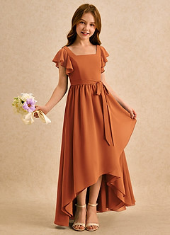 Azazie Milly Girls Formal Robe Demoiselle D'honneur Fillette Robe Trapèze en Mousseline de soie Plissée Cannelle image1