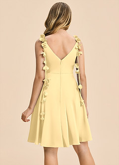 Azazie Priya Junior Vestido Butter de Satén Elástico de Corte en A image2