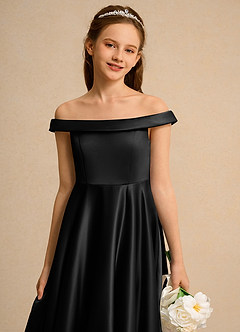 Azazie Teeny Girl Abiti da Ragazza di Fiori Abito A-Line in Raso Opaco Plissettato Nero image7