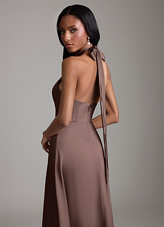 Azazie Tracie Vestidos de damas de honor Vestido de Ganache de Satén Elástico de Corte en A con Corte Lateral image6