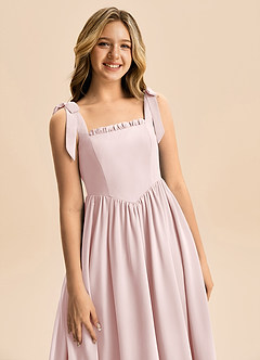 Azazie Delia Junior Robe Trapèze en Mousseline de soie Arc Rose Pâle image2