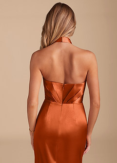 Azazie Zaya Robes de demoiselle d'honneur Robe Fourreau en Satiné métallisé Plissée Orange Brûlée image2