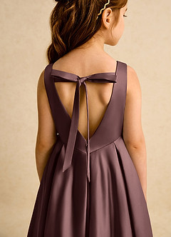 Azazie Pepper Robe Demoiselle D'honneur Fillette Robe Trapèze en Mat Satiné Plissé Expresso image8
