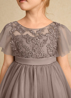 Azazie Queenie Robe Demoiselle D'honneur Fillette Robe Trapèze en Dentelle Taupe image4